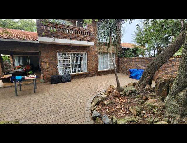 3 BEDROOM TOWNHOUSE FOR SALE IN MULBARTON